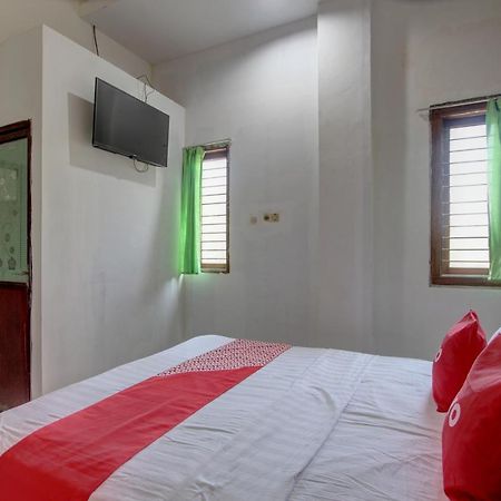 Capital O 91690 Moza Guest House Klaten Екстериор снимка