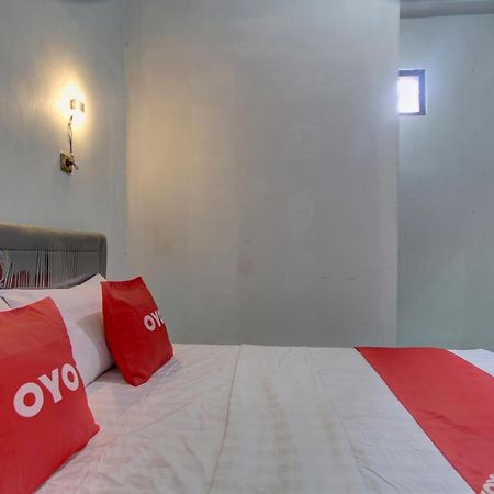 Capital O 91690 Moza Guest House Klaten Екстериор снимка