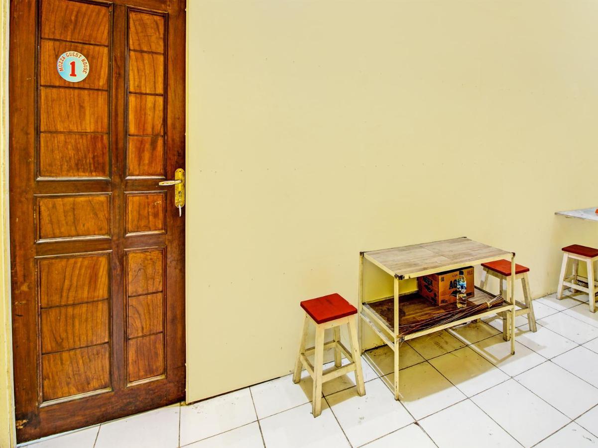 Capital O 91690 Moza Guest House Klaten Екстериор снимка