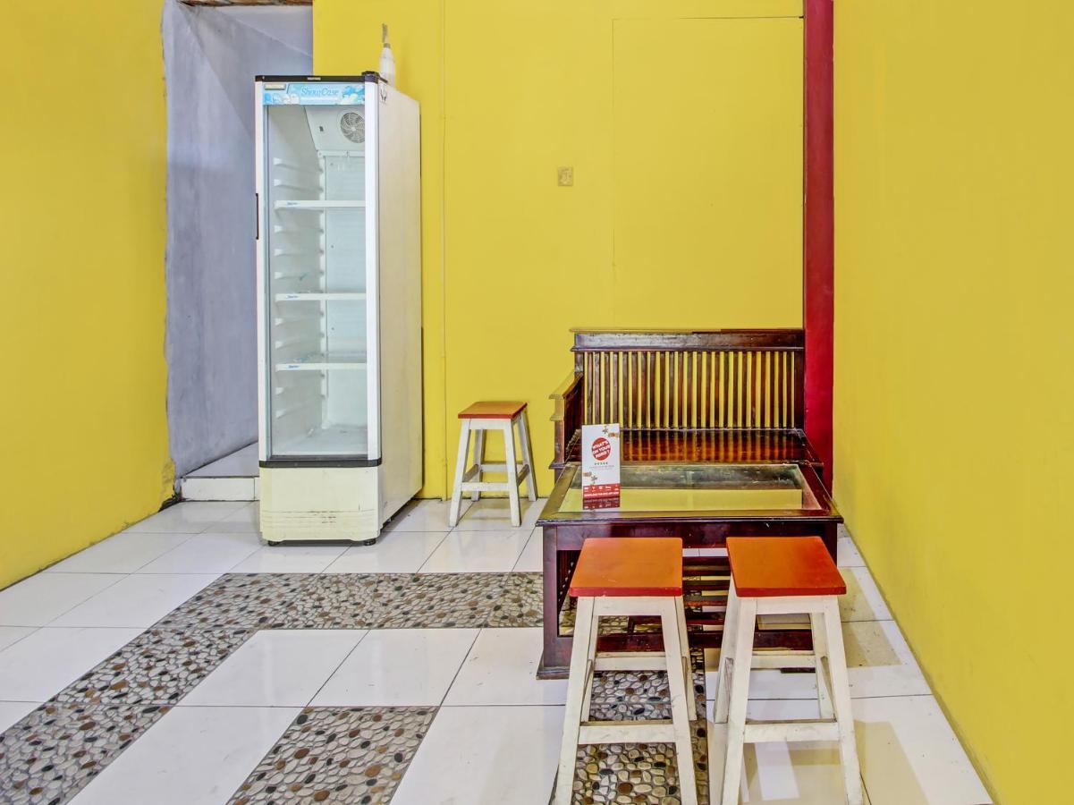 Capital O 91690 Moza Guest House Klaten Екстериор снимка