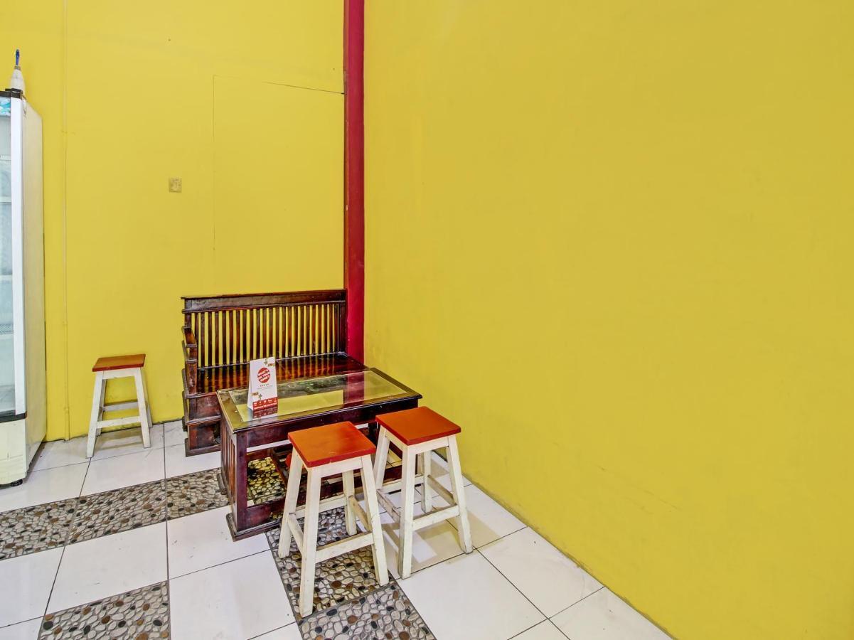 Capital O 91690 Moza Guest House Klaten Екстериор снимка