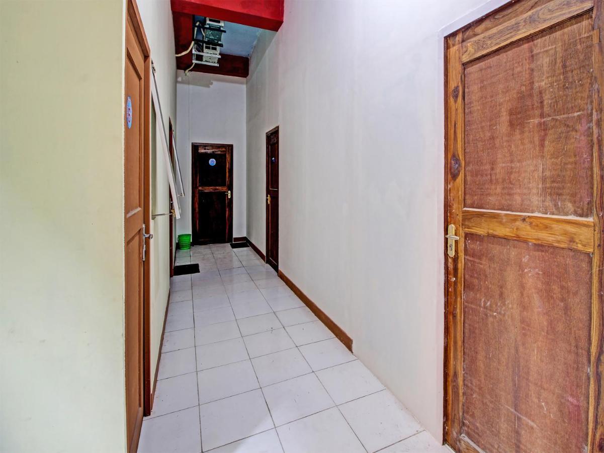 Capital O 91690 Moza Guest House Klaten Екстериор снимка