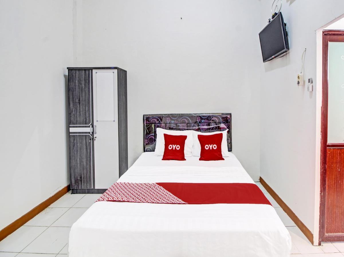 Capital O 91690 Moza Guest House Klaten Екстериор снимка