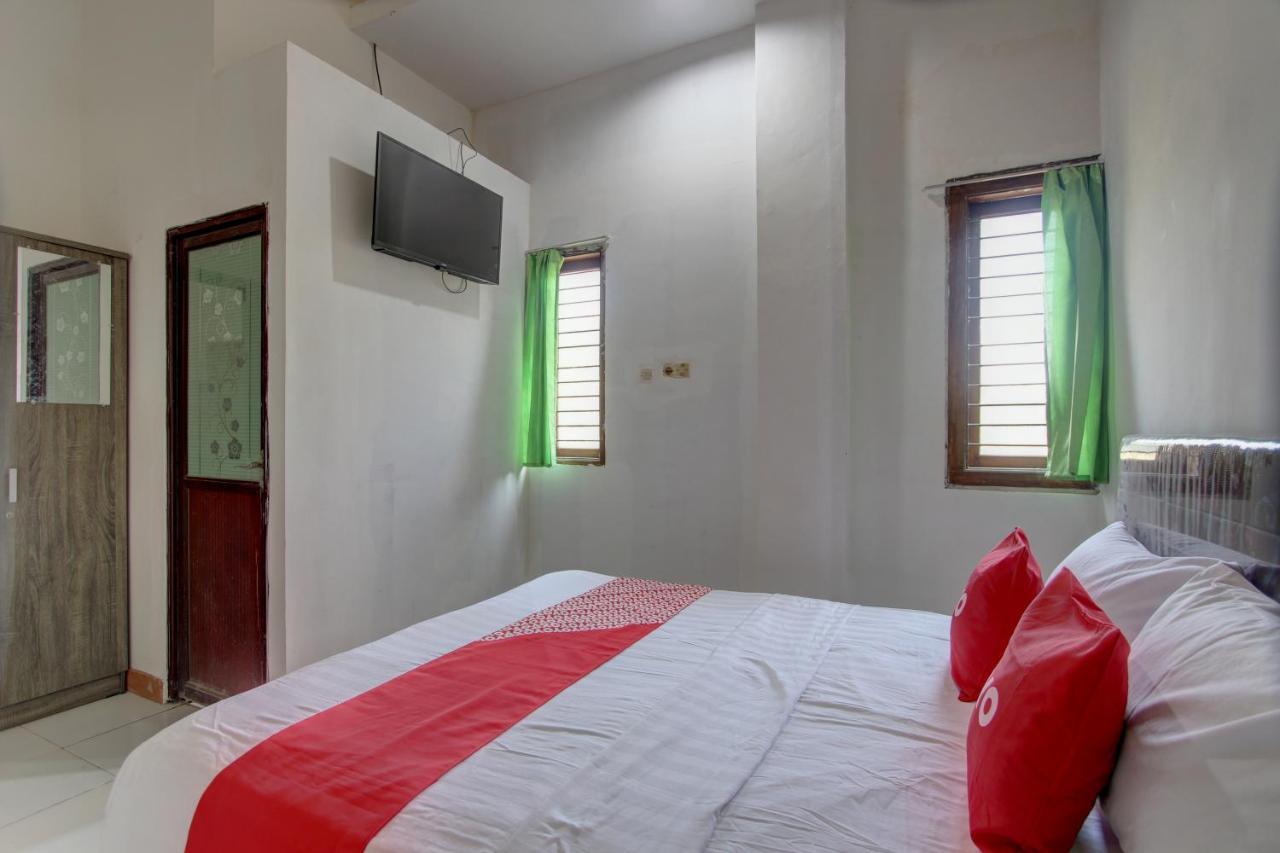 Capital O 91690 Moza Guest House Klaten Екстериор снимка