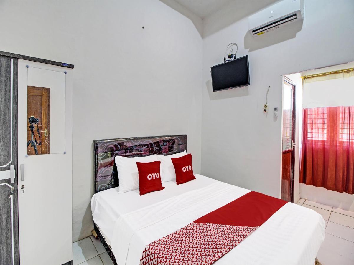 Capital O 91690 Moza Guest House Klaten Екстериор снимка