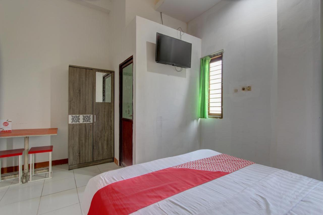 Capital O 91690 Moza Guest House Klaten Екстериор снимка