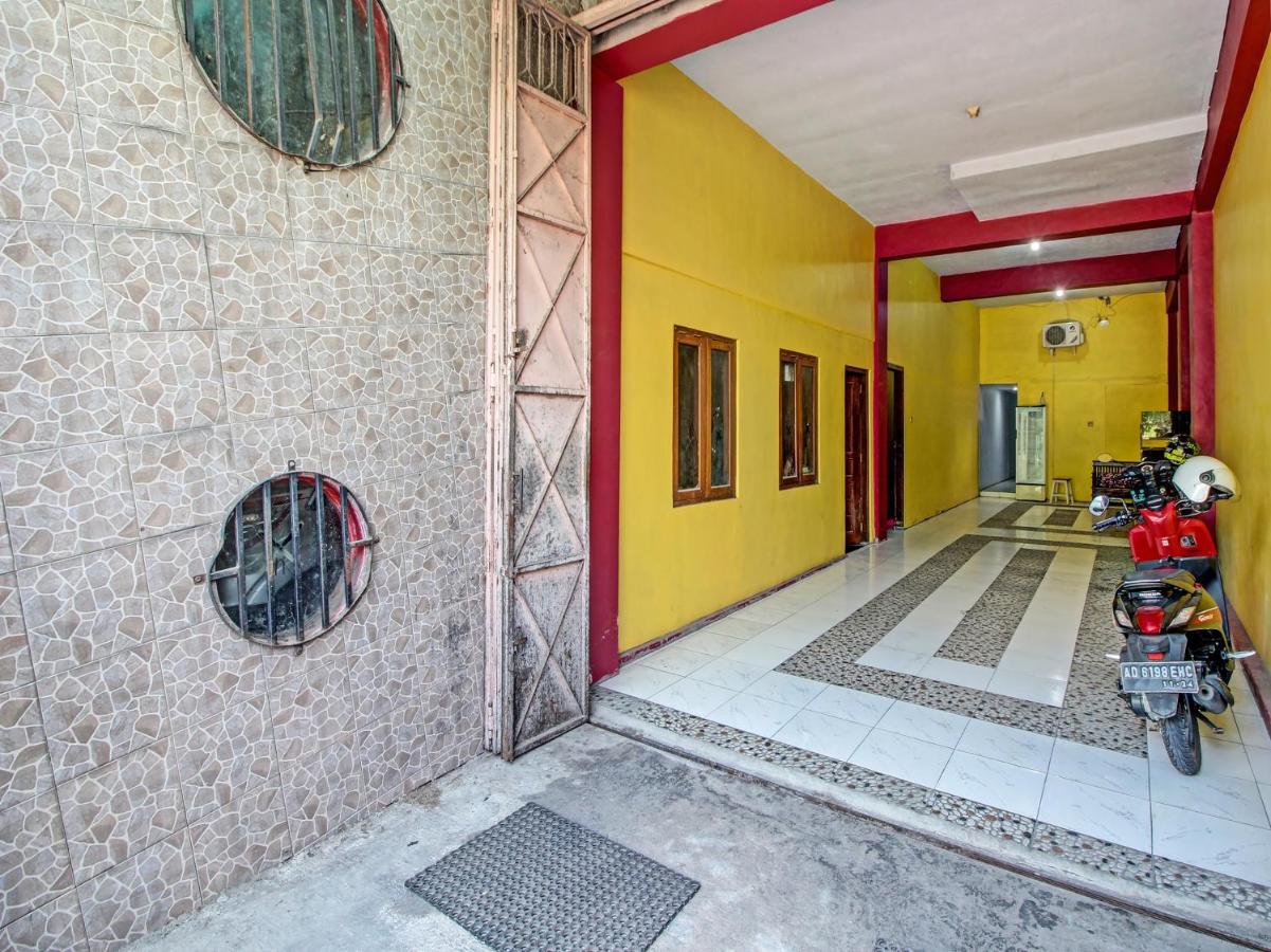 Capital O 91690 Moza Guest House Klaten Екстериор снимка