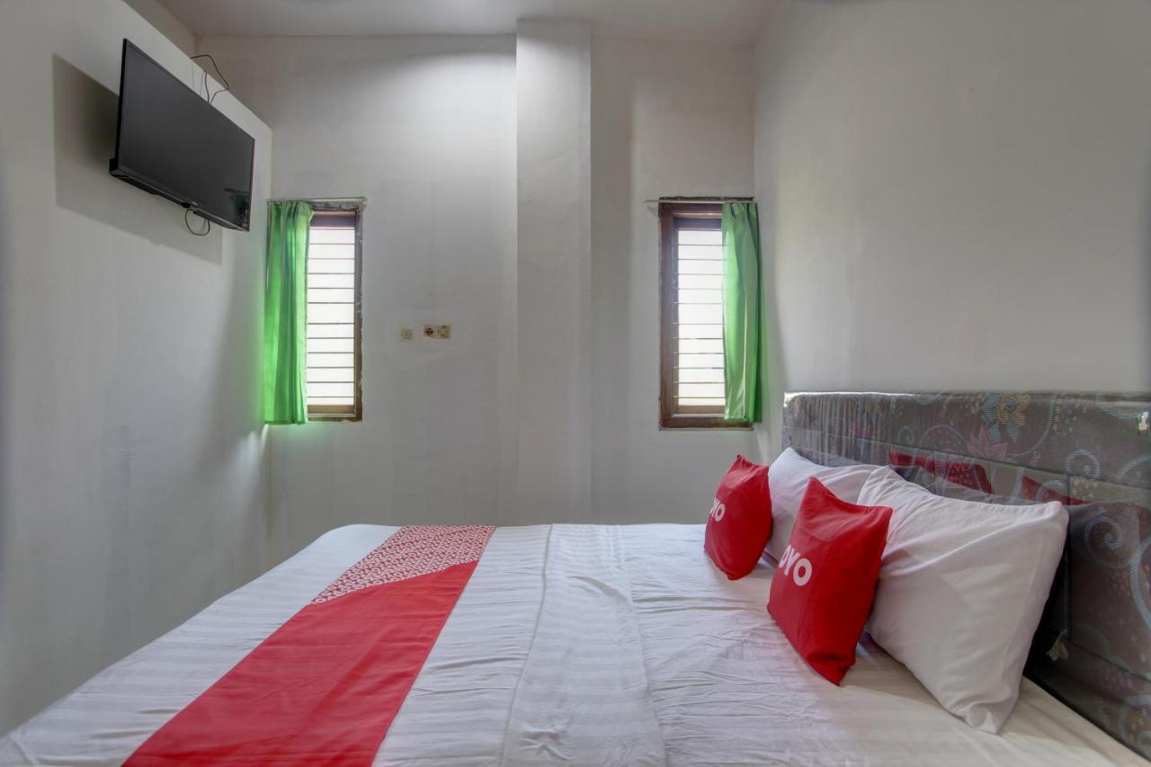 Capital O 91690 Moza Guest House Klaten Екстериор снимка
