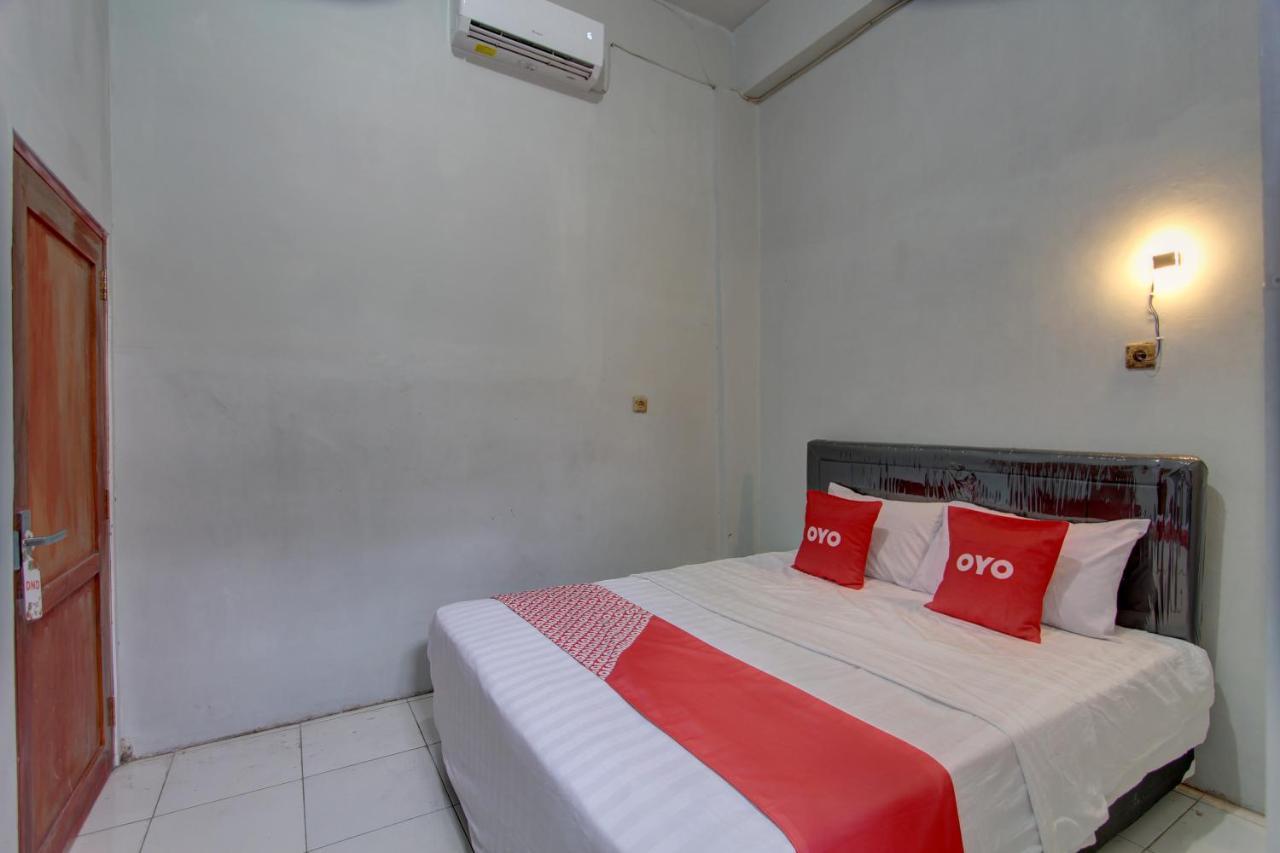 Capital O 91690 Moza Guest House Klaten Екстериор снимка