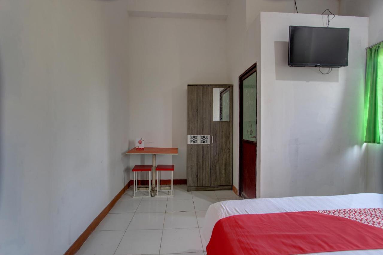 Capital O 91690 Moza Guest House Klaten Екстериор снимка